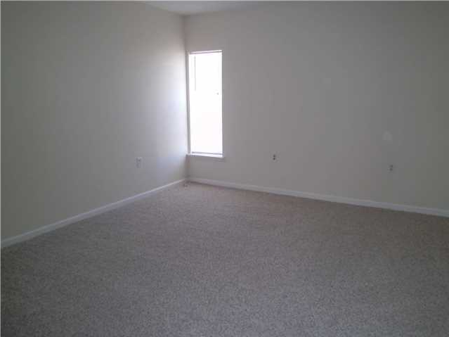 402 Marshall Ct Nw #6 - Photo 3 of 12