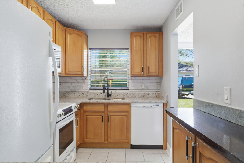 2862 Somerset Park Dr - Photo 2 of 14