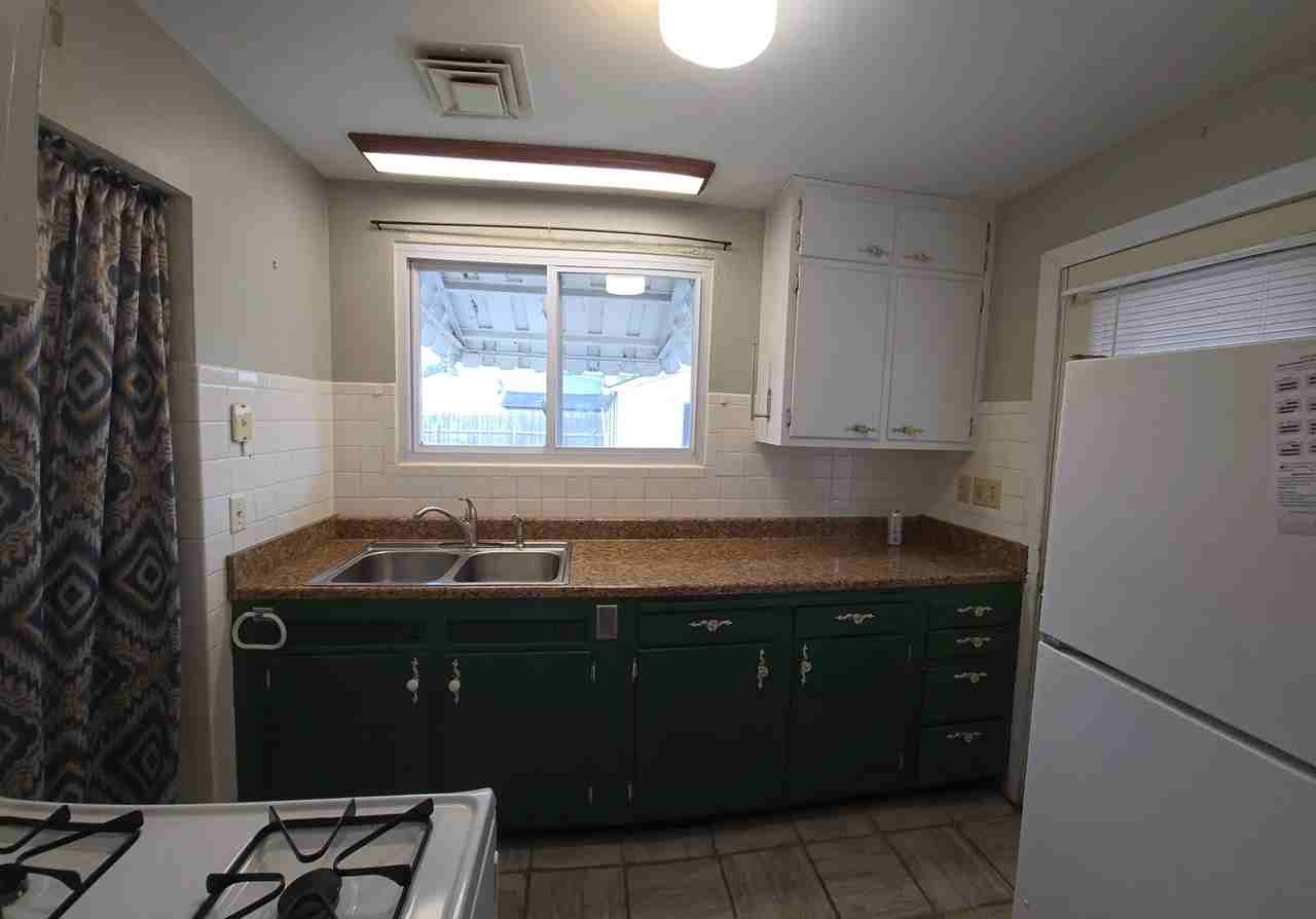 968 40th St - Photo 2 of 12