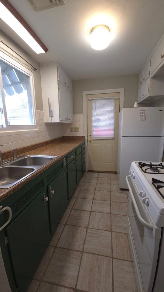 968 40th St - Photo 3 of 12