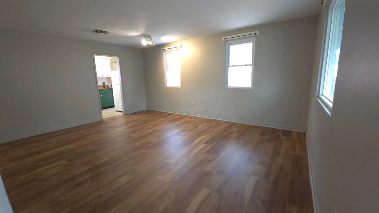 968 40th St - Photo 4 of 12