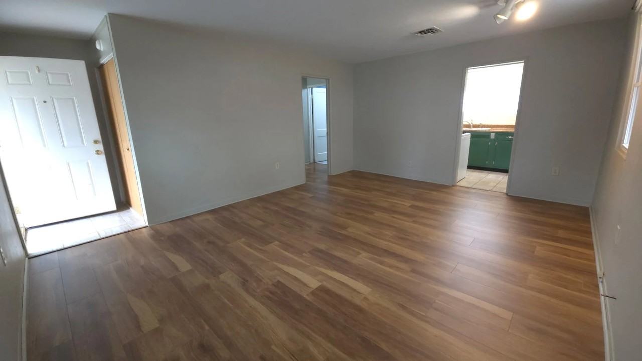 968 40th St - Photo 6 of 12