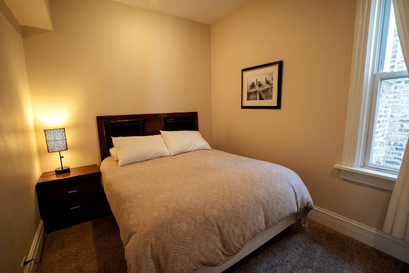 1916 W Roscoe St #2 - Photo 5 of 14