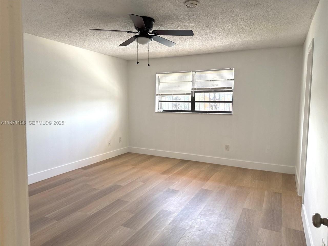 2732 West 54th Street - Photo 5 of 20