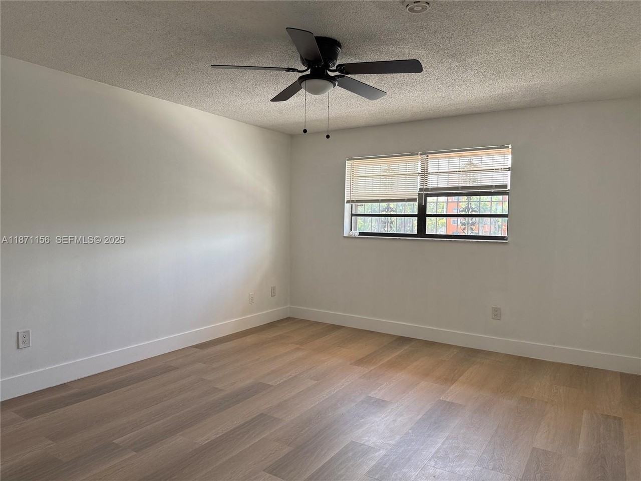 2732 West 54th Street - Photo 7 of 20