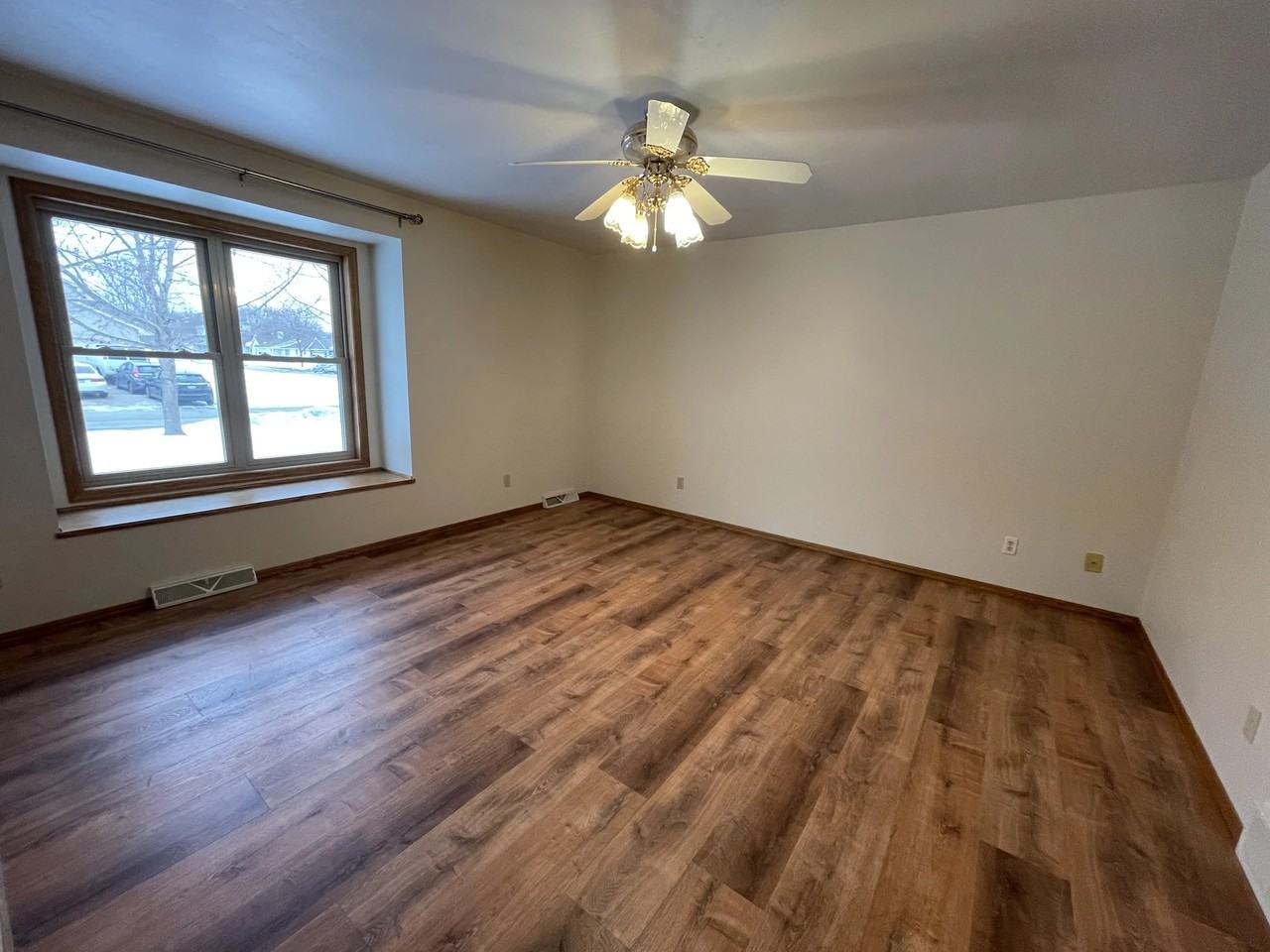 1362 Settlers Row - Photo 4 of 7