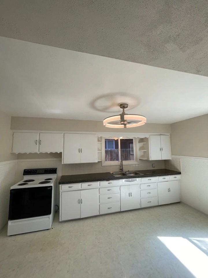 513 Everett St - Photo 3 of 8