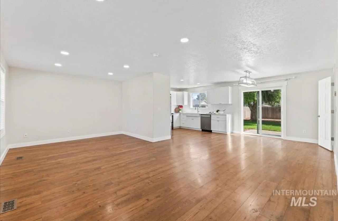 1916 N Duck Hawk Ave - Photo 4 of 20