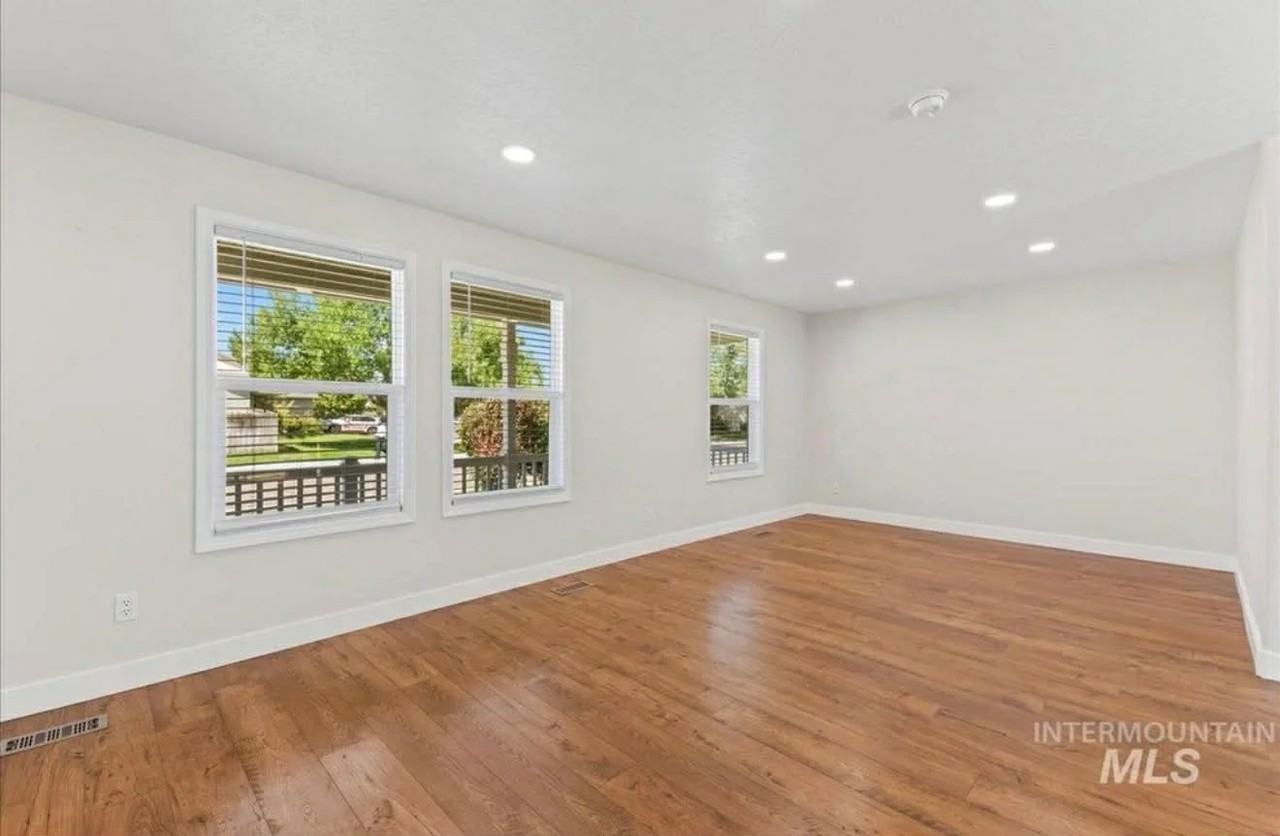 1916 N Duck Hawk Ave - Photo 7 of 20