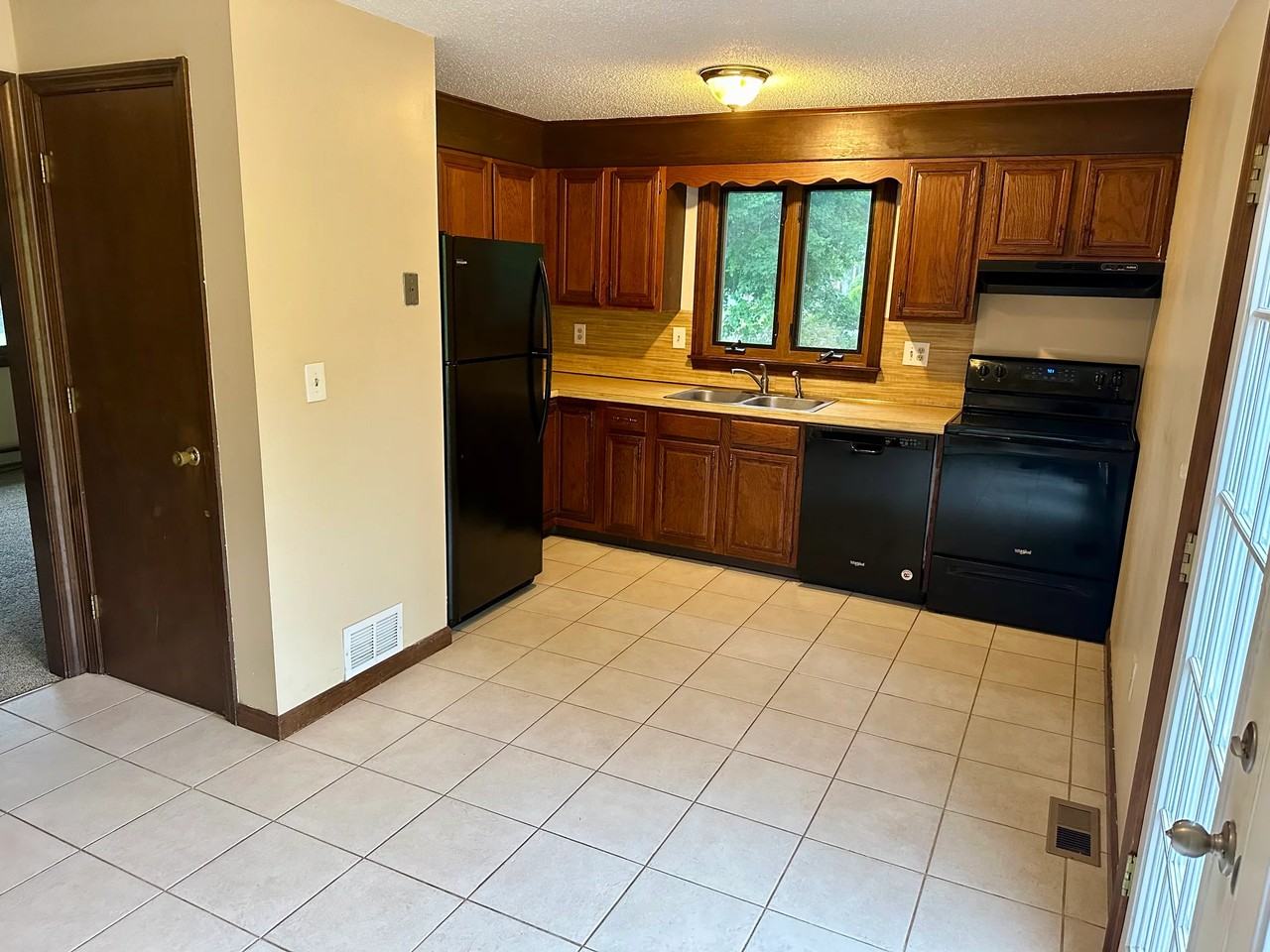 207A Kendall St #A - Photo 2 of 6