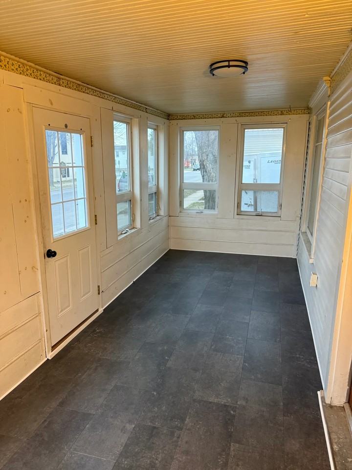 809 Mclean Ave - Photo 2 of 15