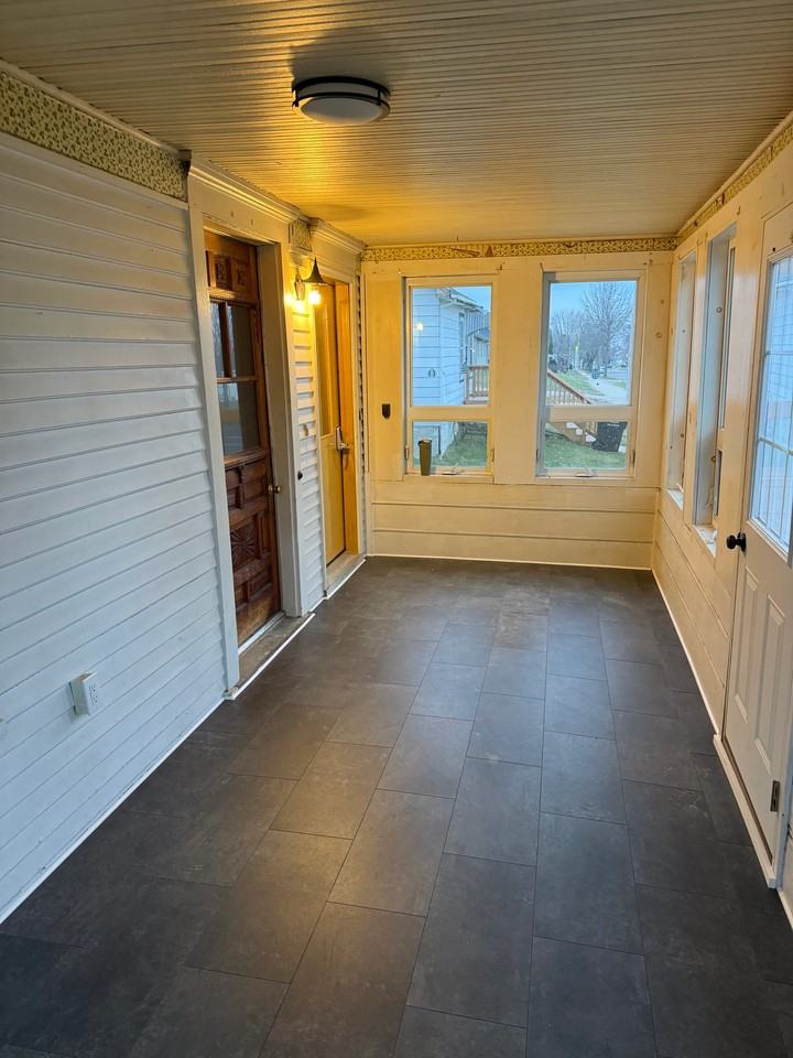 809 Mclean Ave - Photo 3 of 15