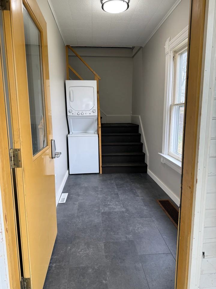 809 Mclean Ave - Photo 4 of 15