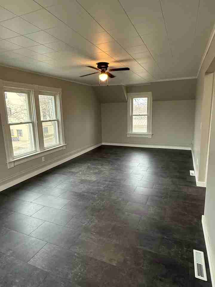 809 Mclean Ave - Photo 7 of 15