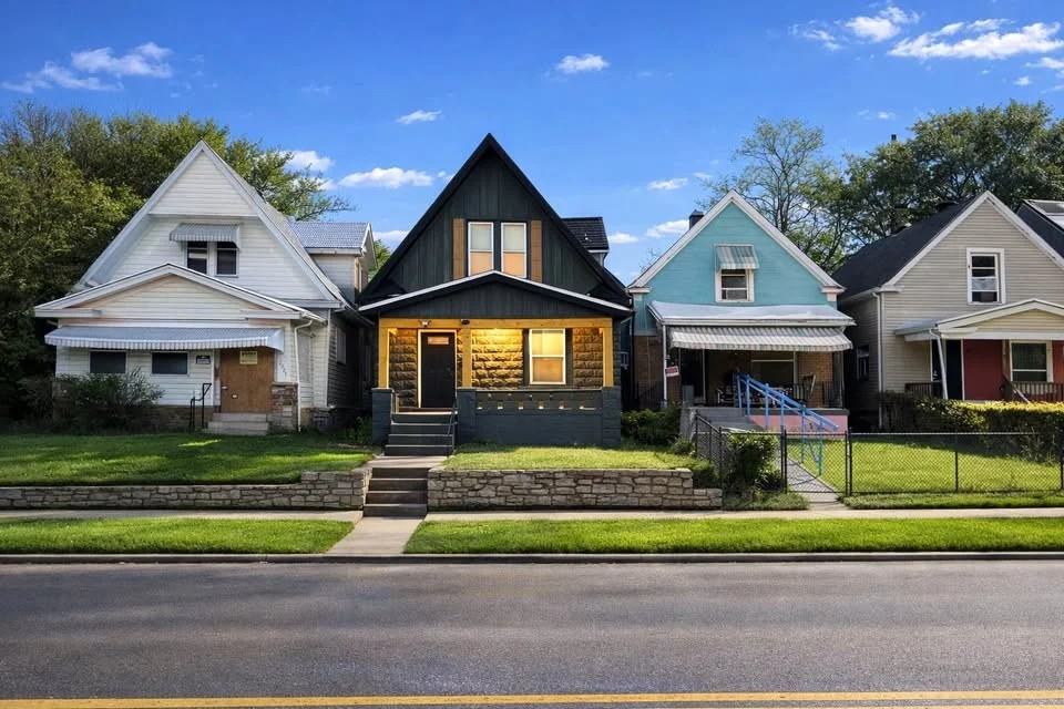 2529 Brooklyn Ave - Photo 2 of 19