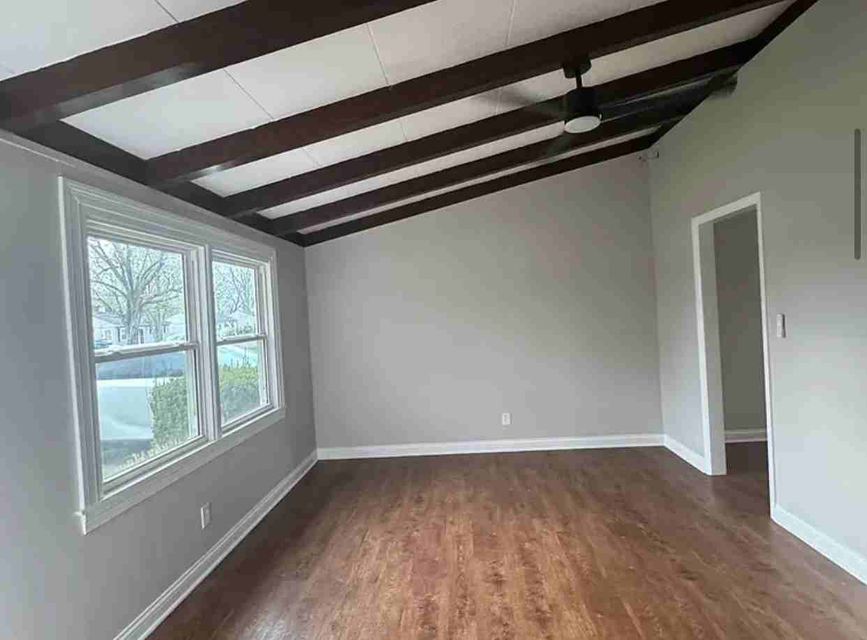 313 Mockingbird Ln - Photo 5 of 10