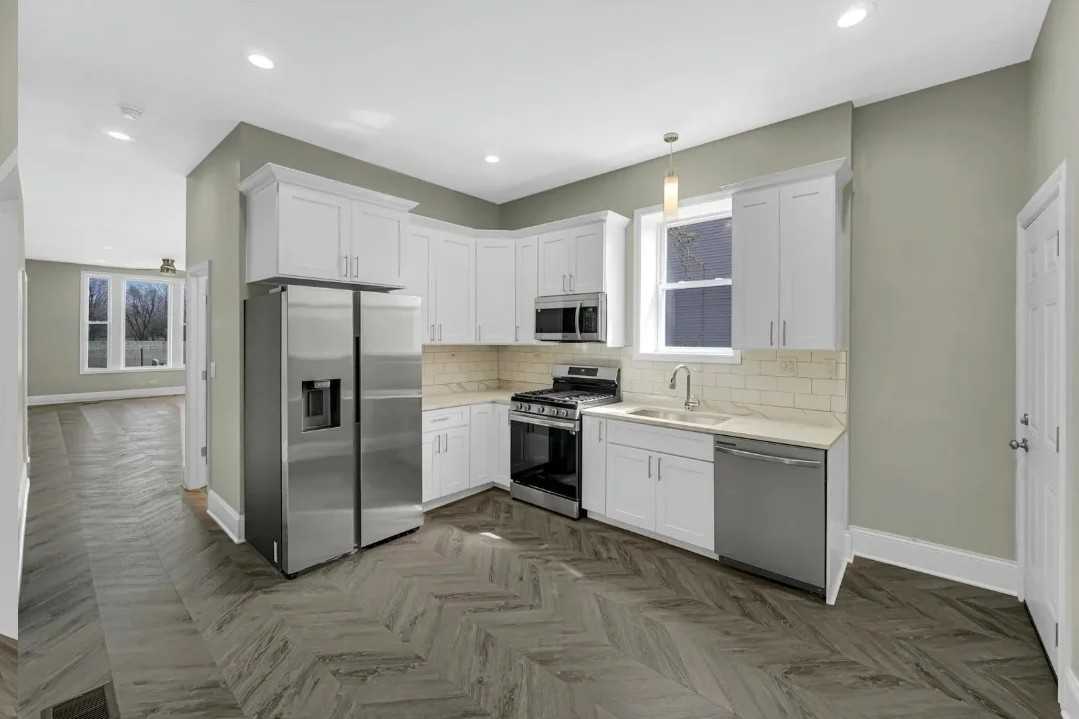 5626 S Wells St #1 - Photo 4 of 15