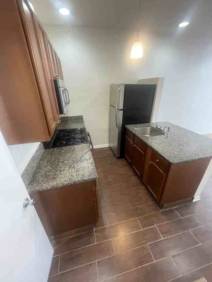 6045 S Rhodes Ave #1 - Photo 2 of 4