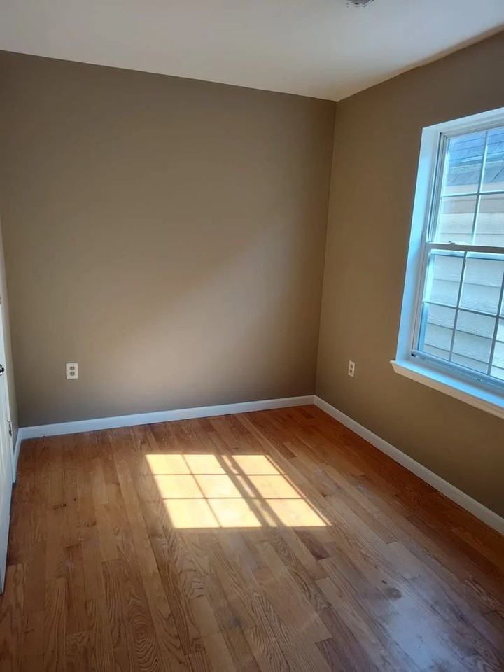 513 Marshall St - Photo 2 of 20