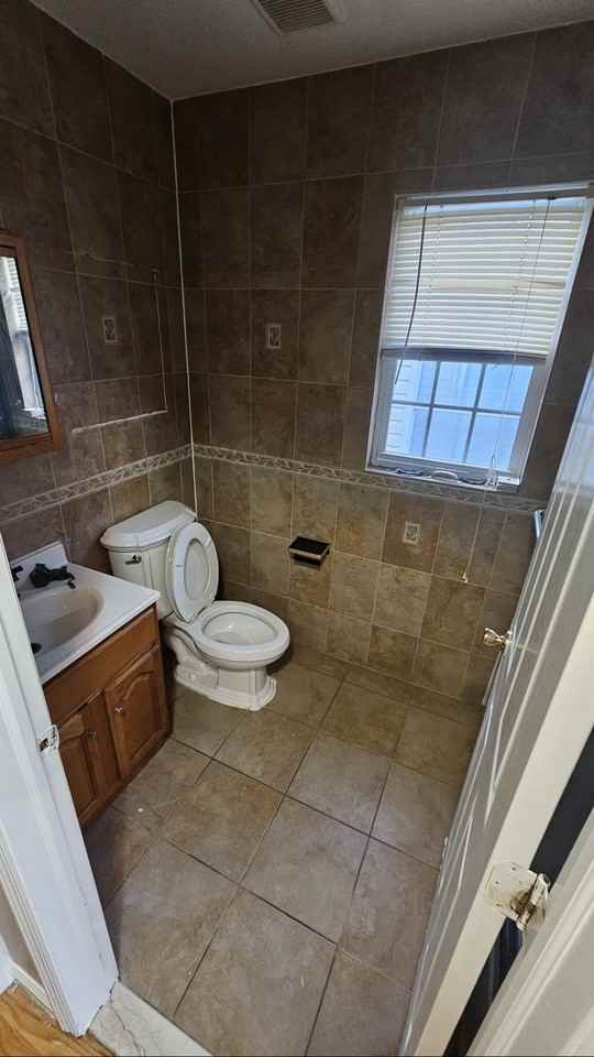 513 Marshall St - Photo 7 of 20