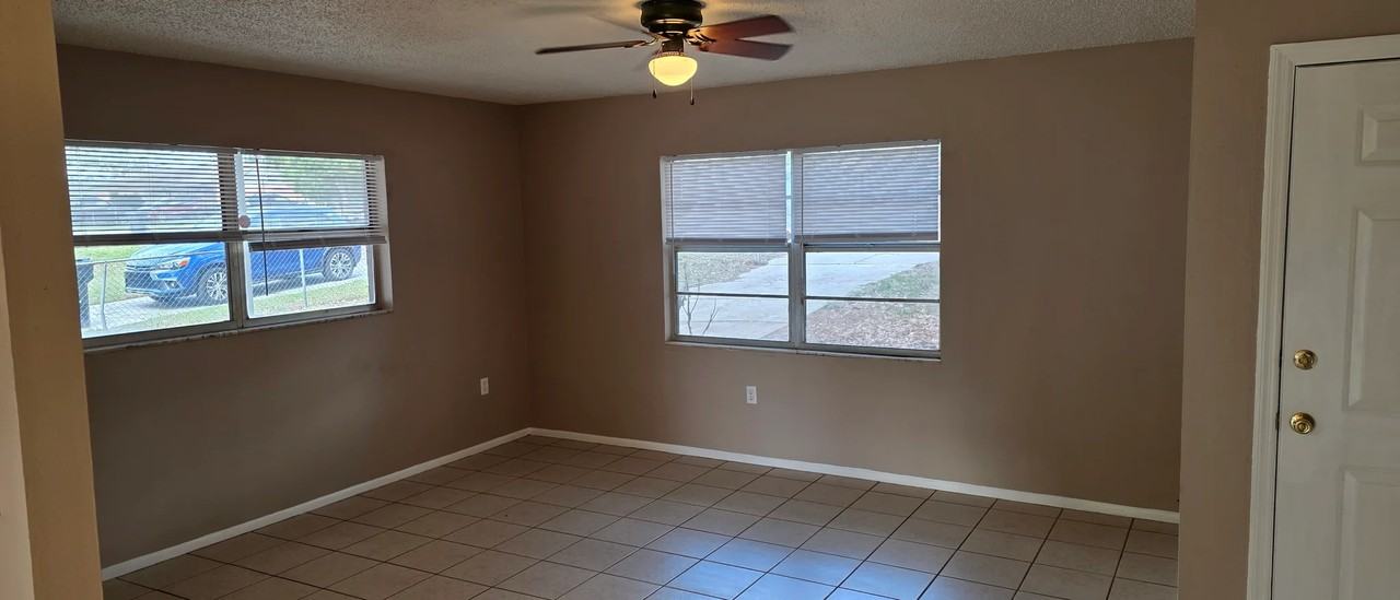 630 Duncan Cir W - Photo 3 of 17