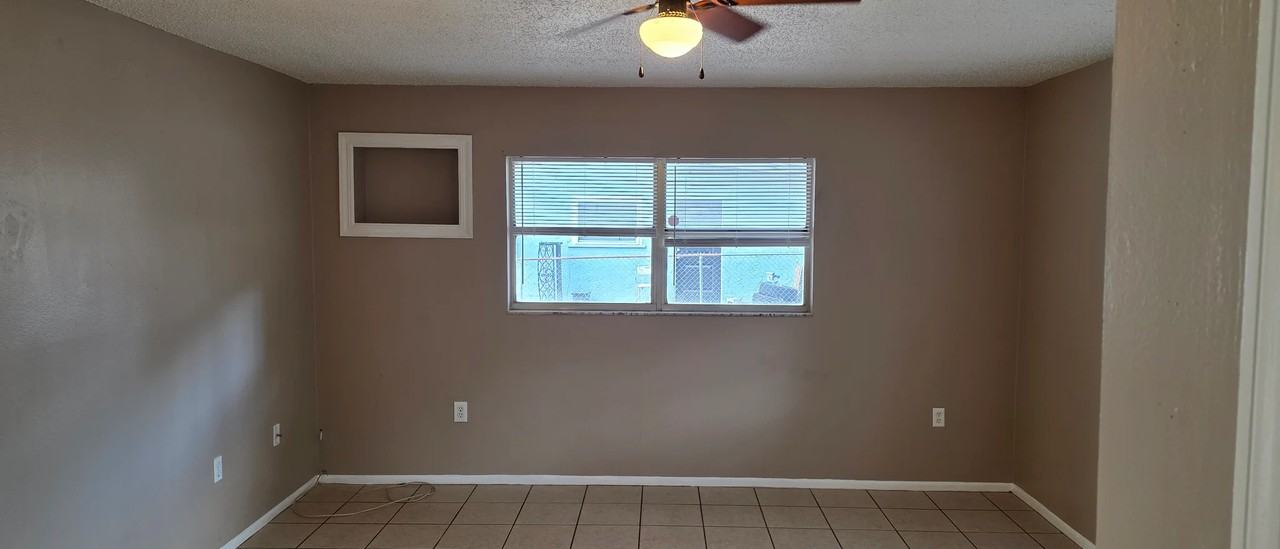 630 Duncan Cir W - Photo 4 of 17