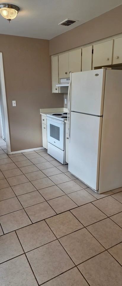 630 Duncan Cir W - Photo 7 of 17