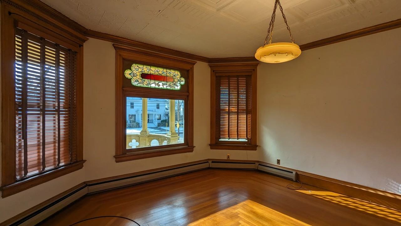 147 Pleasant St #1 - Photo 4 of 14