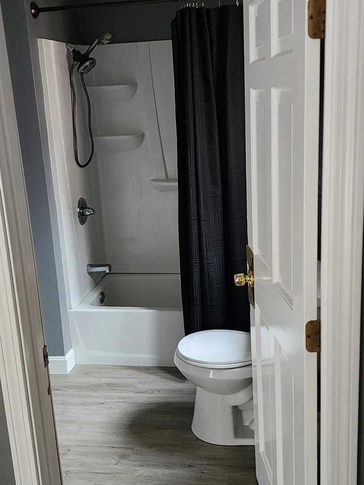 985 Mammoth Rd #A - Photo 2 of 10