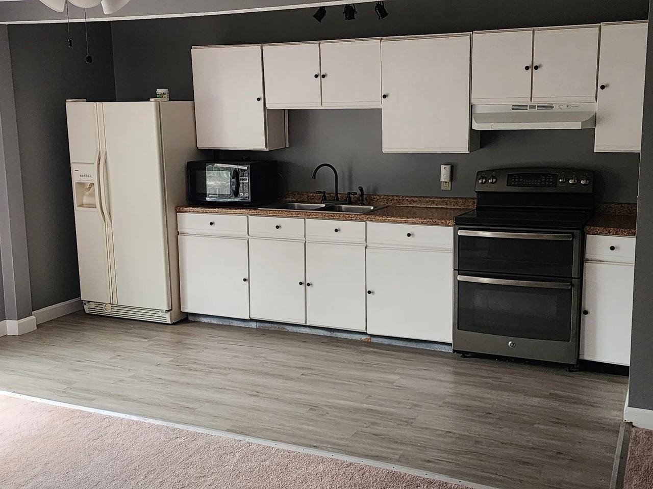 985 Mammoth Rd #A - Photo 4 of 10