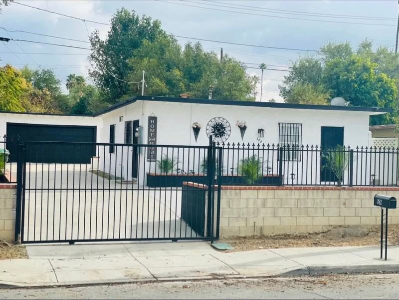 382 Iowa Ave - Photo 3 of 9