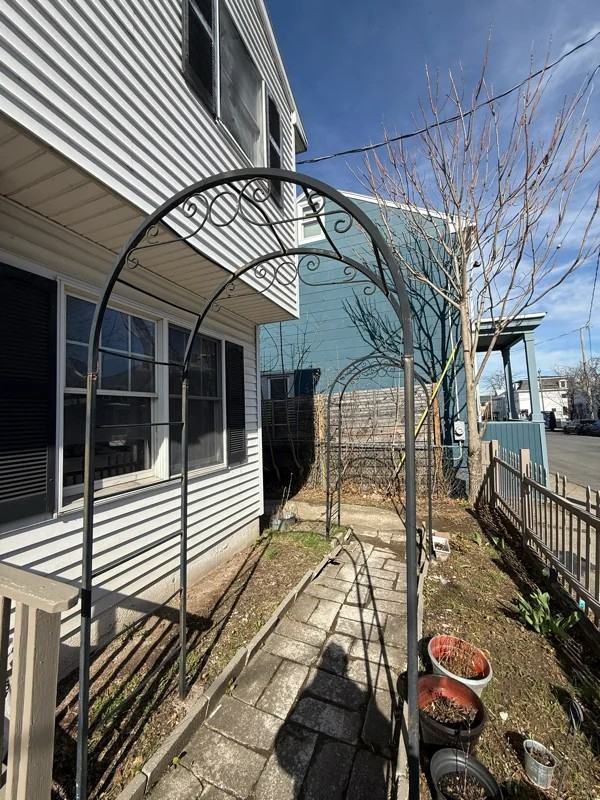 317 State St - Photo 2 of 16