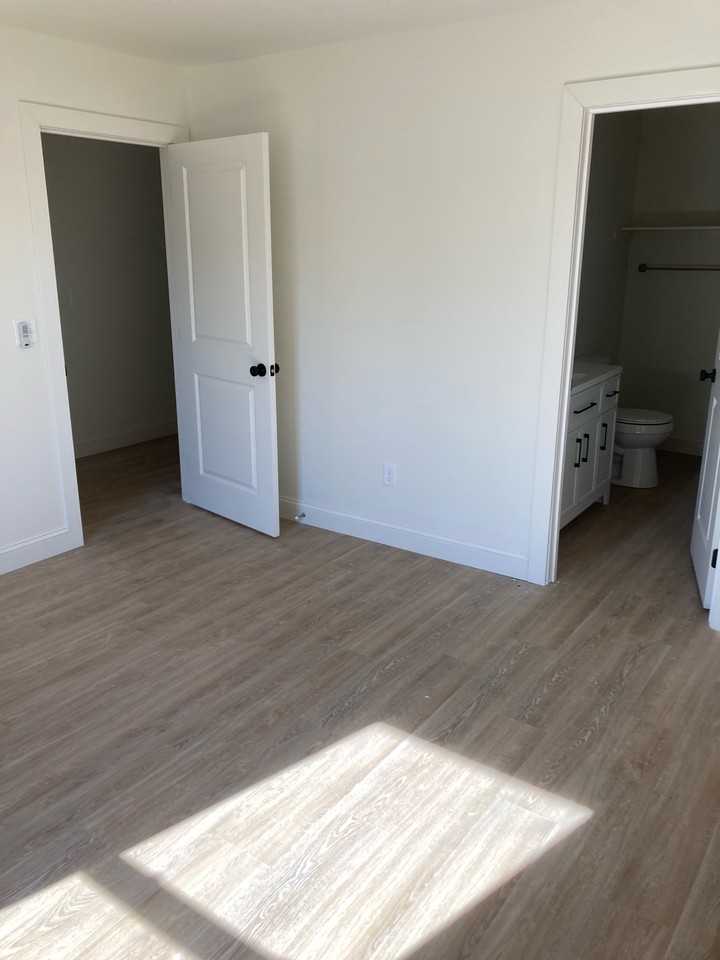 2 Ne 14th St #2 - Photo 6 of 28