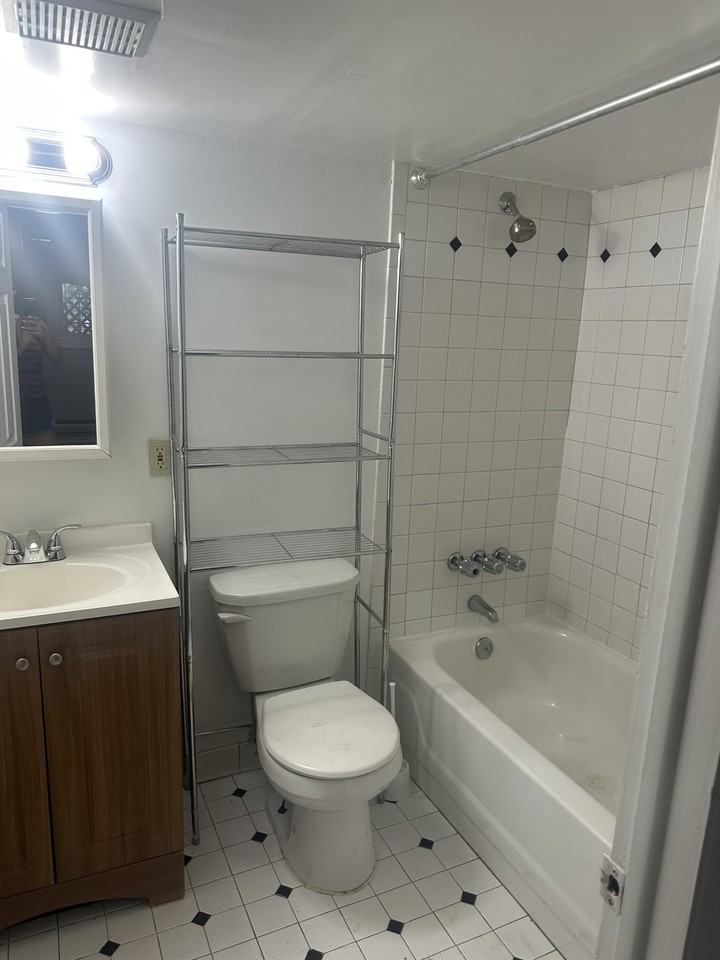 1352 D St Se #NA - Photo 7 of 17