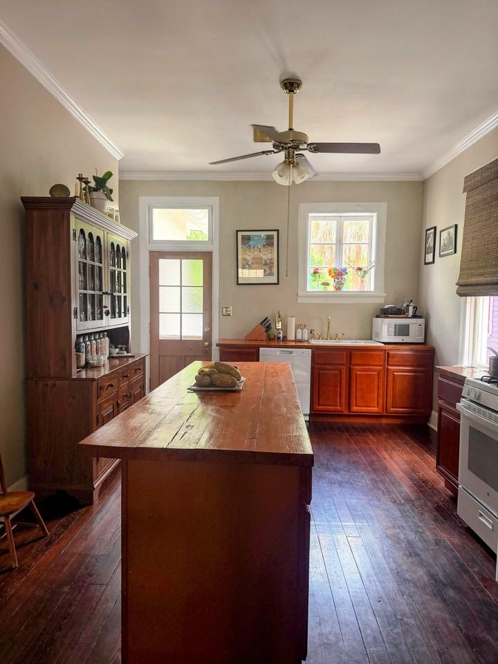 8021 Spruce St #NA - Photo 5 of 10