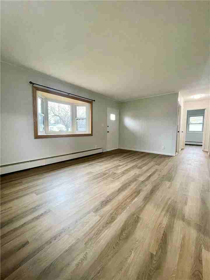 218 Lynhurst Ave - Photo 3 of 31