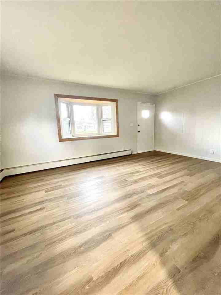 218 Lynhurst Ave - Photo 4 of 31