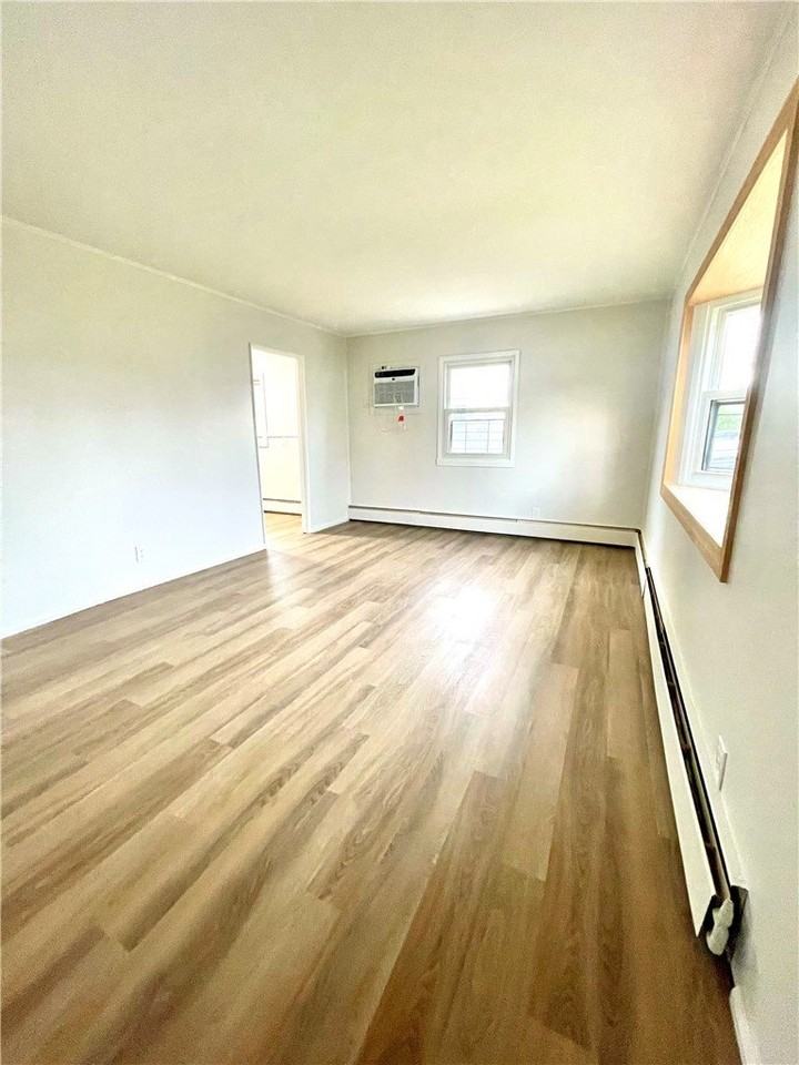 218 Lynhurst Ave - Photo 5 of 31