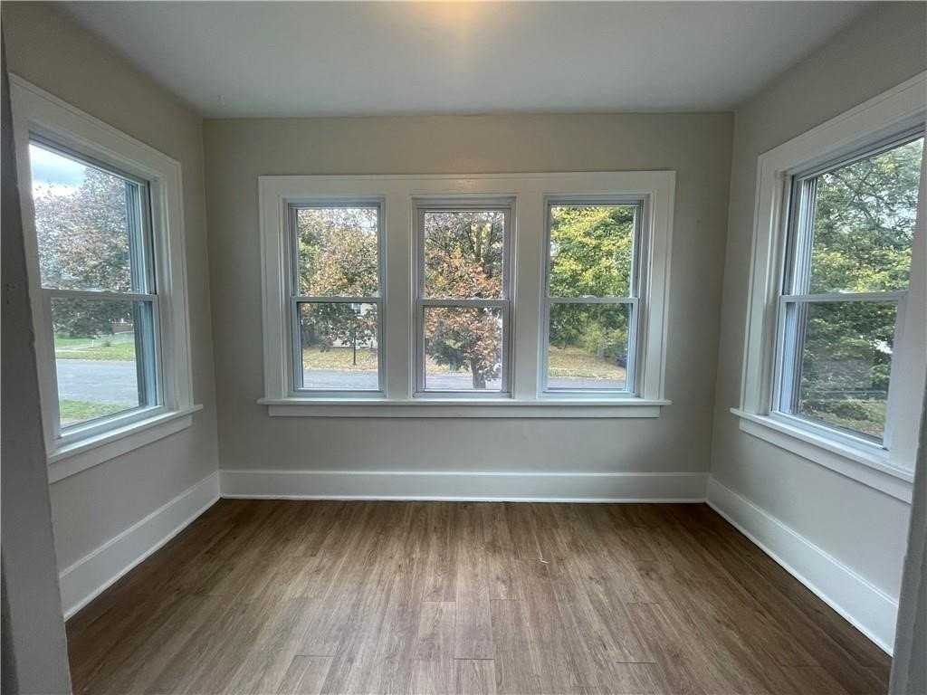 36 Nye Park - Photo 2 of 10