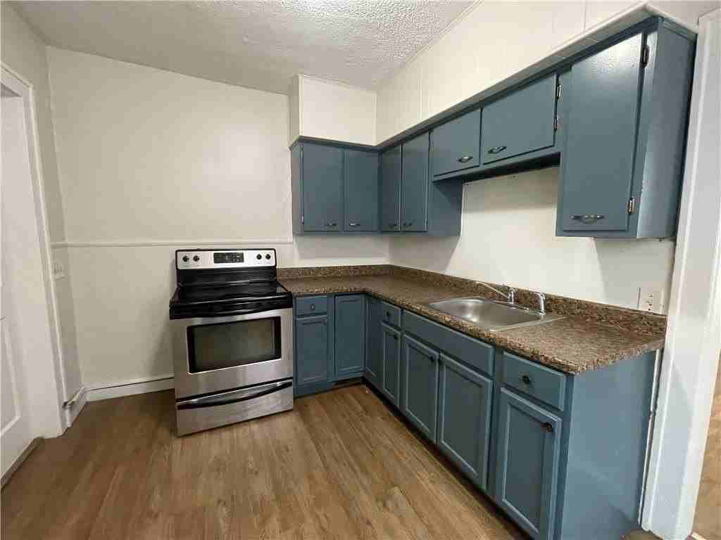 36 Nye Park - Photo 3 of 10