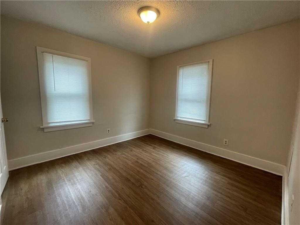 36 Nye Park - Photo 6 of 10