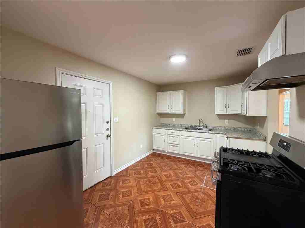 1618 Birch Pl - Photo 5 of 18