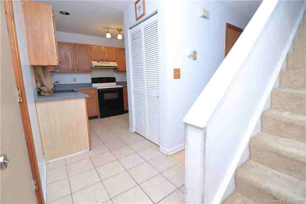 482 Lake Ave Unit 4 - Photo 5 of 10