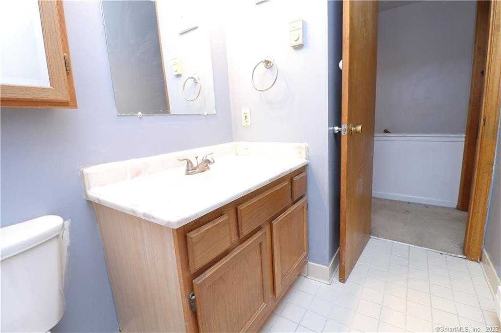 482 Lake Ave Unit 4 - Photo 7 of 10