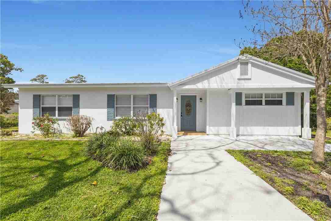 2205 53rd Ave - Photo 2 of 35