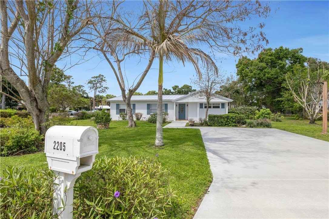 2205 53rd Ave - Photo 4 of 35