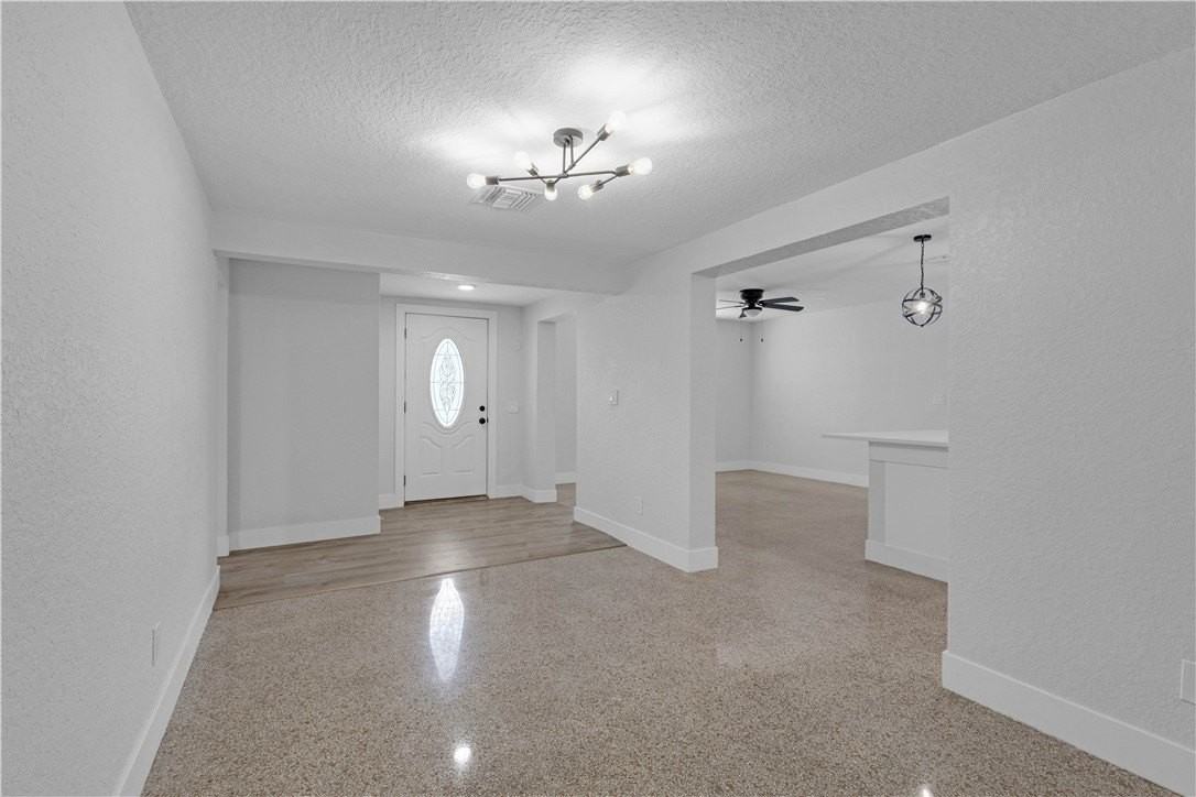 2205 53rd Ave - Photo 5 of 35