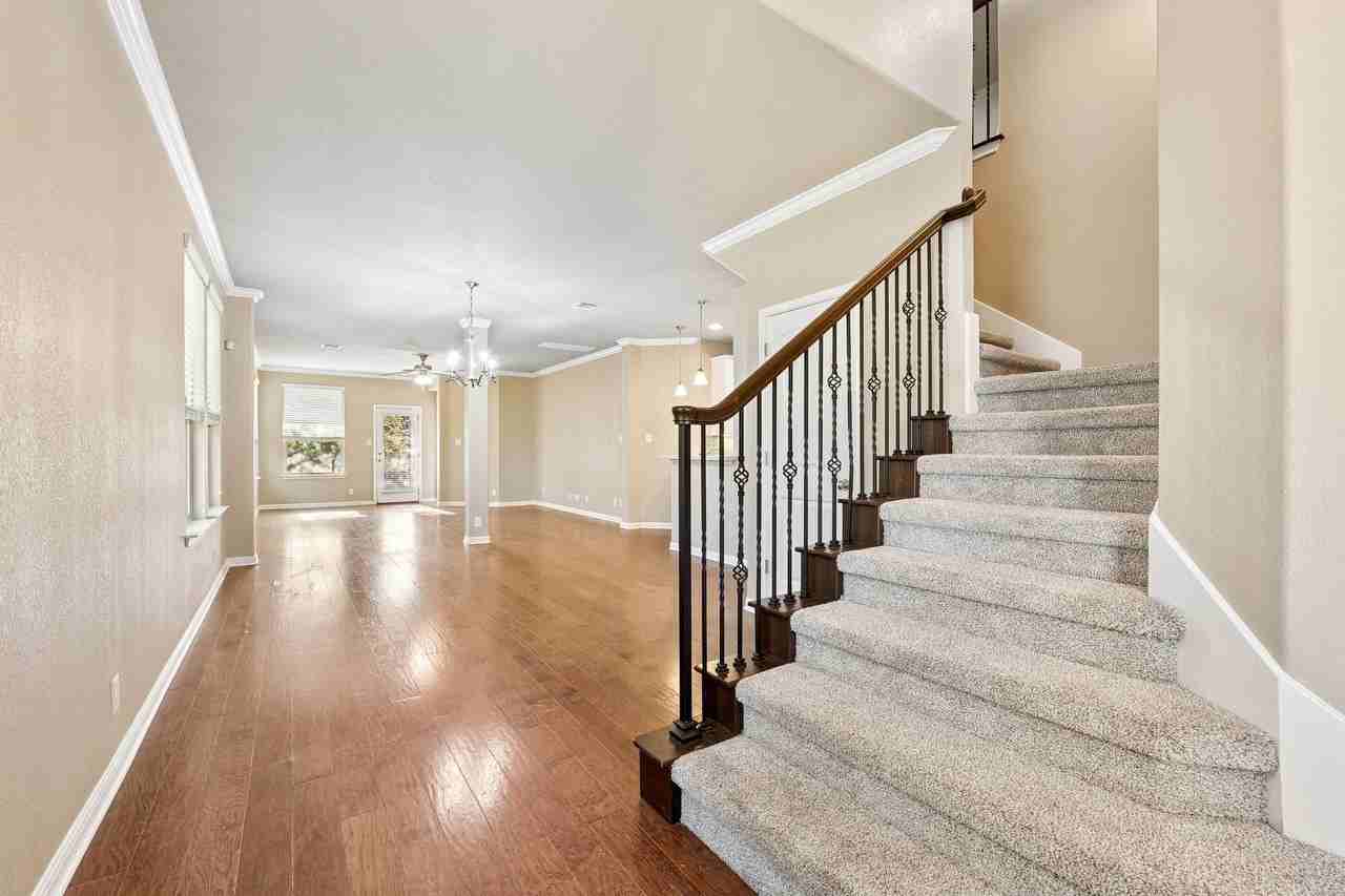 501 S Meadowlark St - Photo 4 of 32