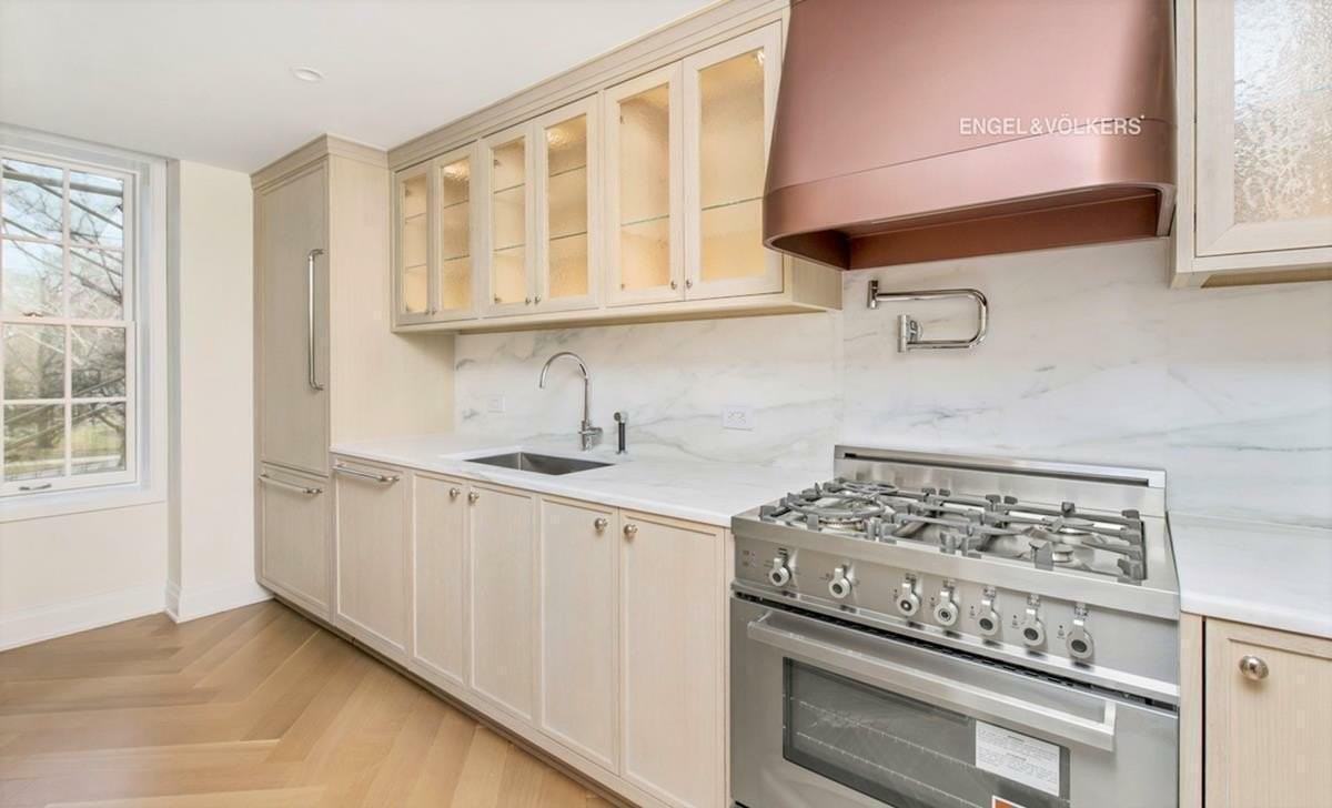 360 Central Park W - Photo 2 of 8