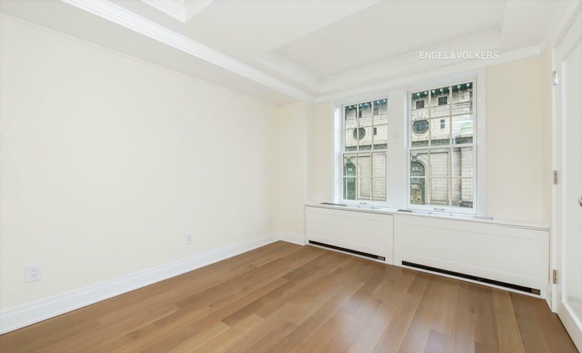 360 Central Park W - Photo 3 of 8